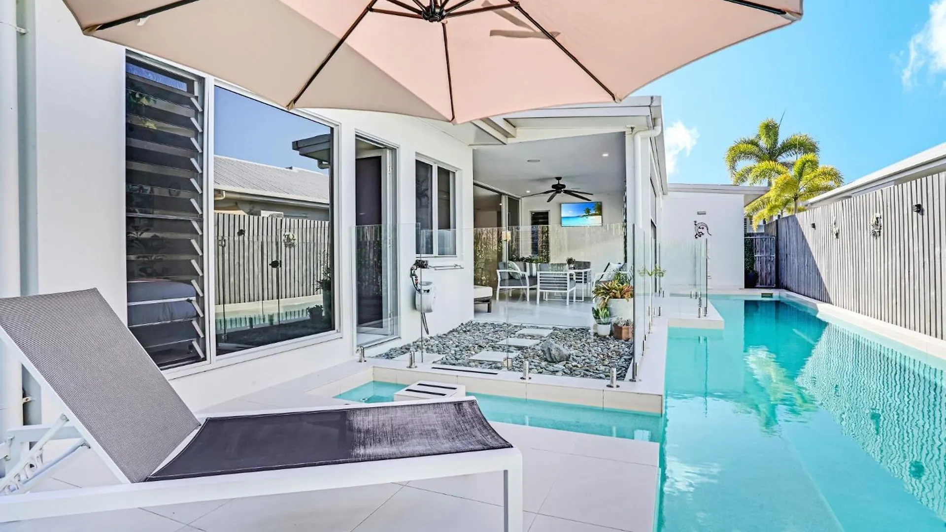 Bluewater Escape At Harbour Drive Villa Yorkeys Knob Australia