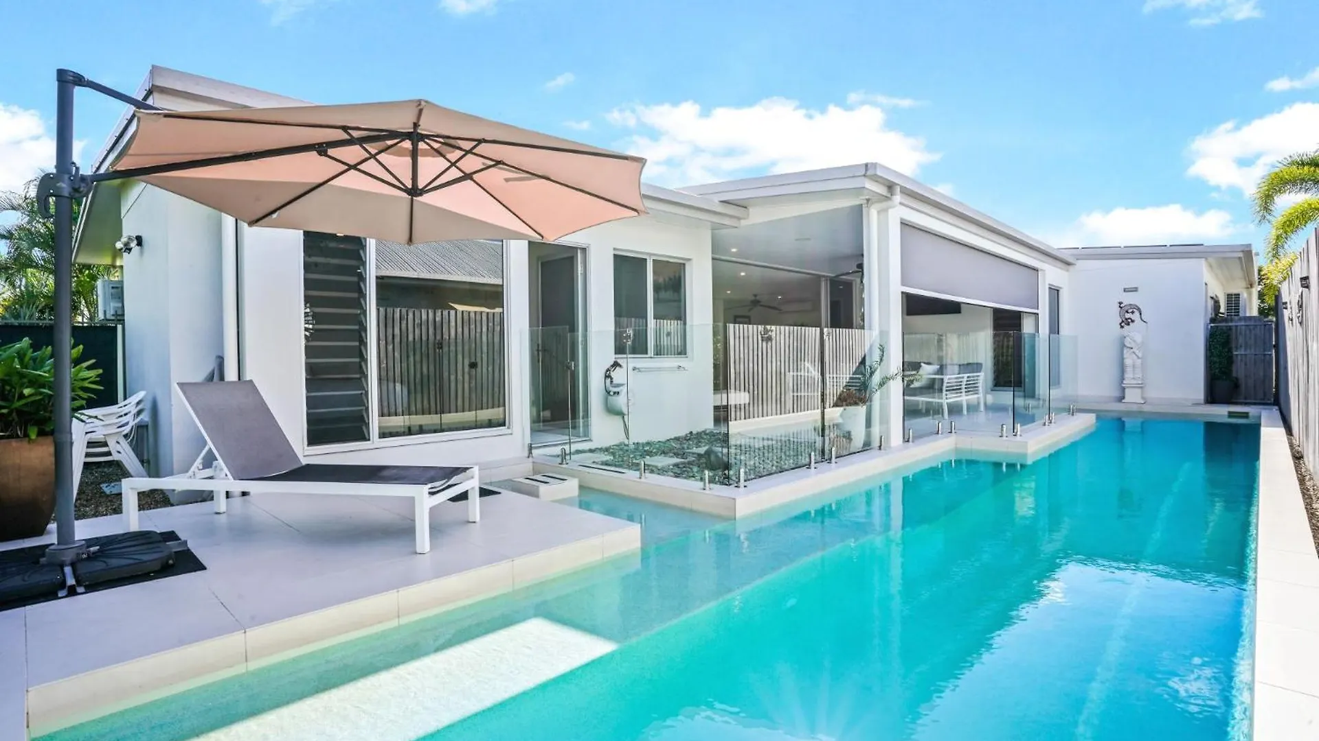 Bluewater Escape At Harbour Drive Villa Yorkeys Knob Holiday home
