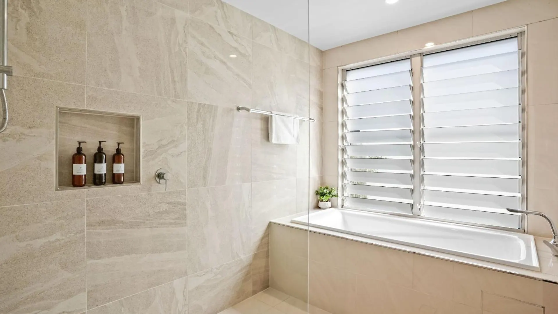 Villa Bluewater Escape At Harbour Drive Trinity Beach Ferienhaus